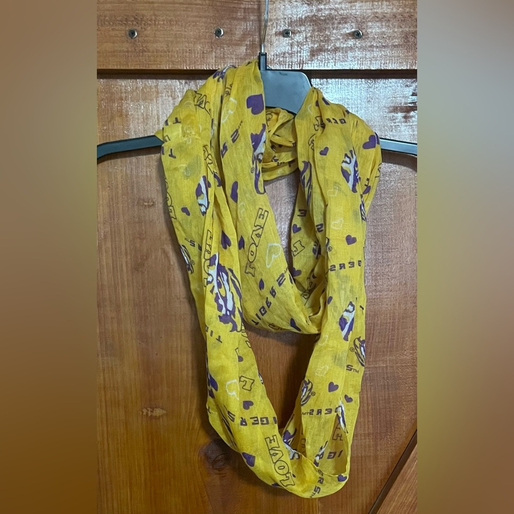 NWOT LSU Scarf